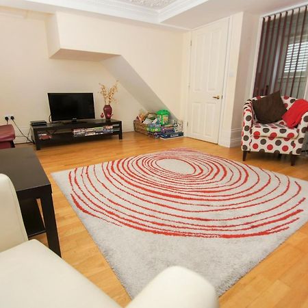 Kemp Town House - Parking - By Brighton Holiday Lets エクステリア 写真