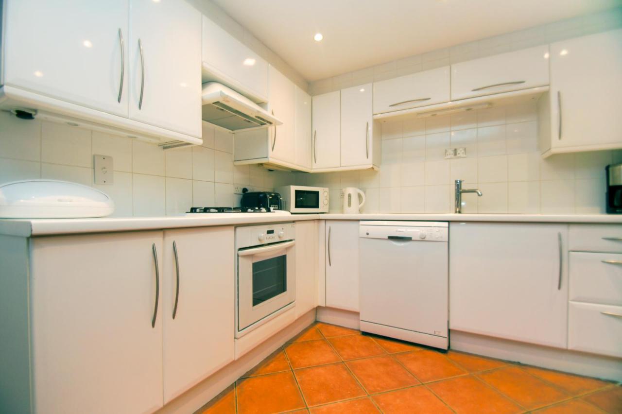 Kemp Town House - Parking - By Brighton Holiday Lets エクステリア 写真