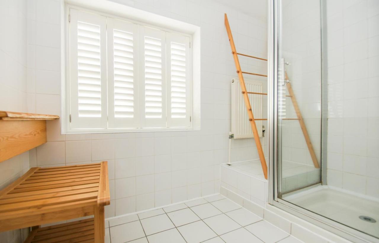 Kemp Town House - Parking - By Brighton Holiday Lets エクステリア 写真