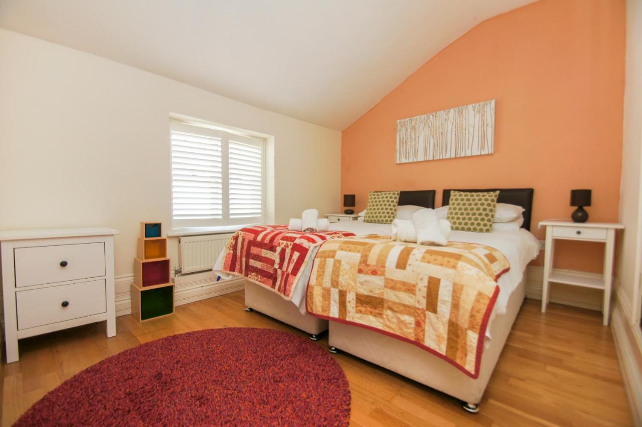 Kemp Town House - Parking - By Brighton Holiday Lets エクステリア 写真
