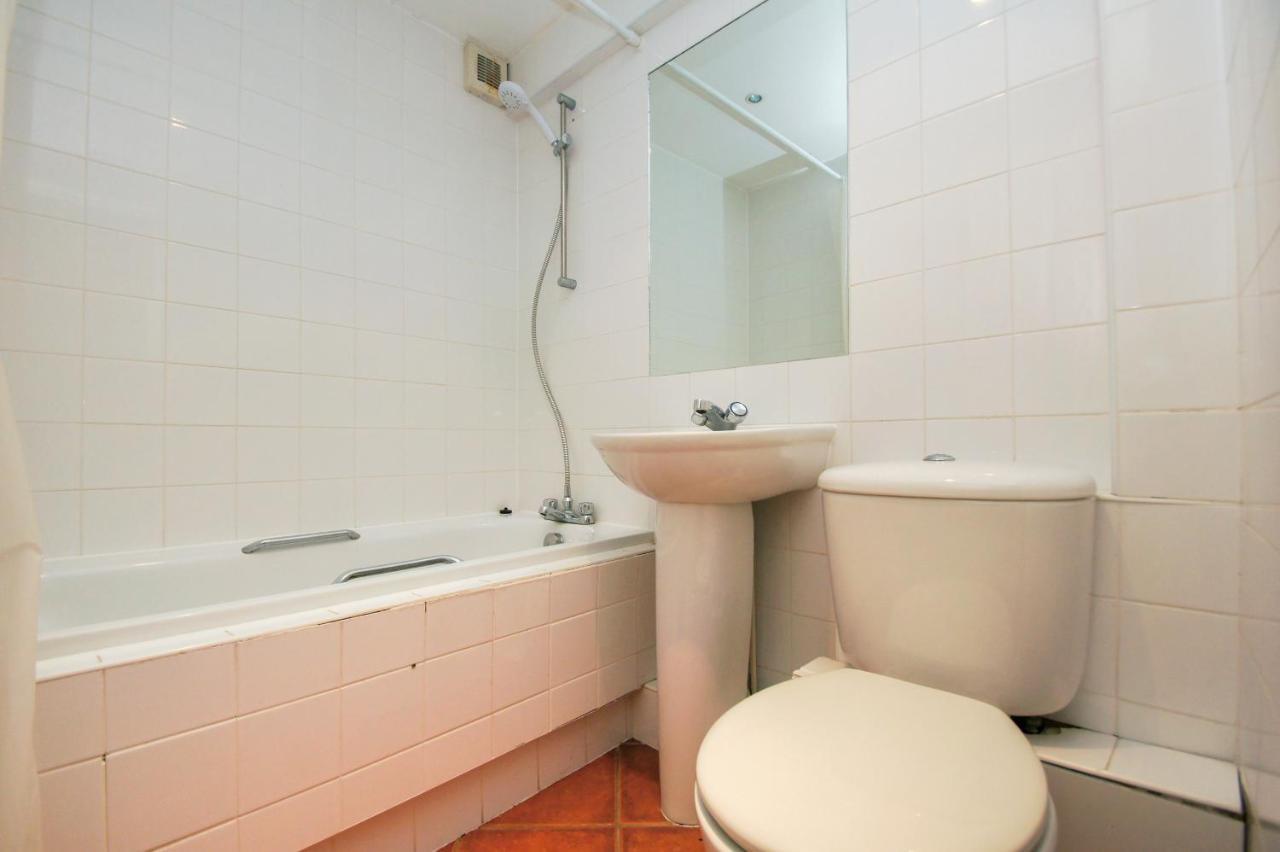 Kemp Town House - Parking - By Brighton Holiday Lets エクステリア 写真